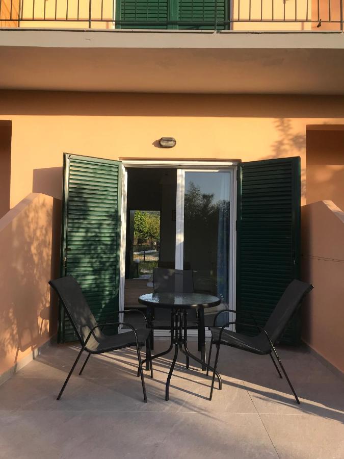 Banos Apartments And Swimming Pool روذا المظهر الخارجي الصورة
