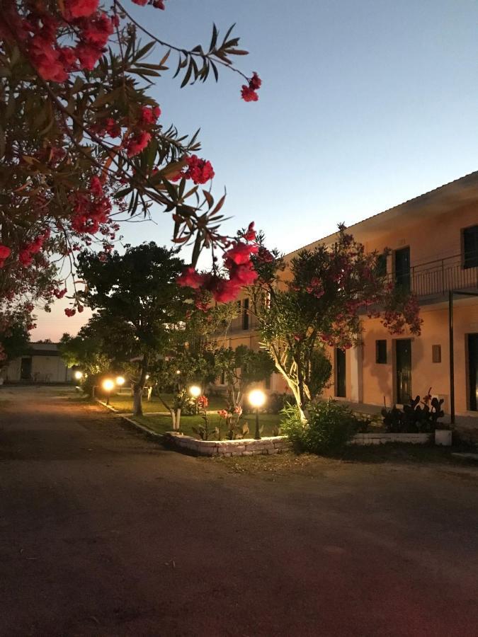 Banos Apartments And Swimming Pool روذا المظهر الخارجي الصورة