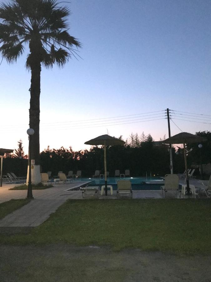 Banos Apartments And Swimming Pool روذا المظهر الخارجي الصورة