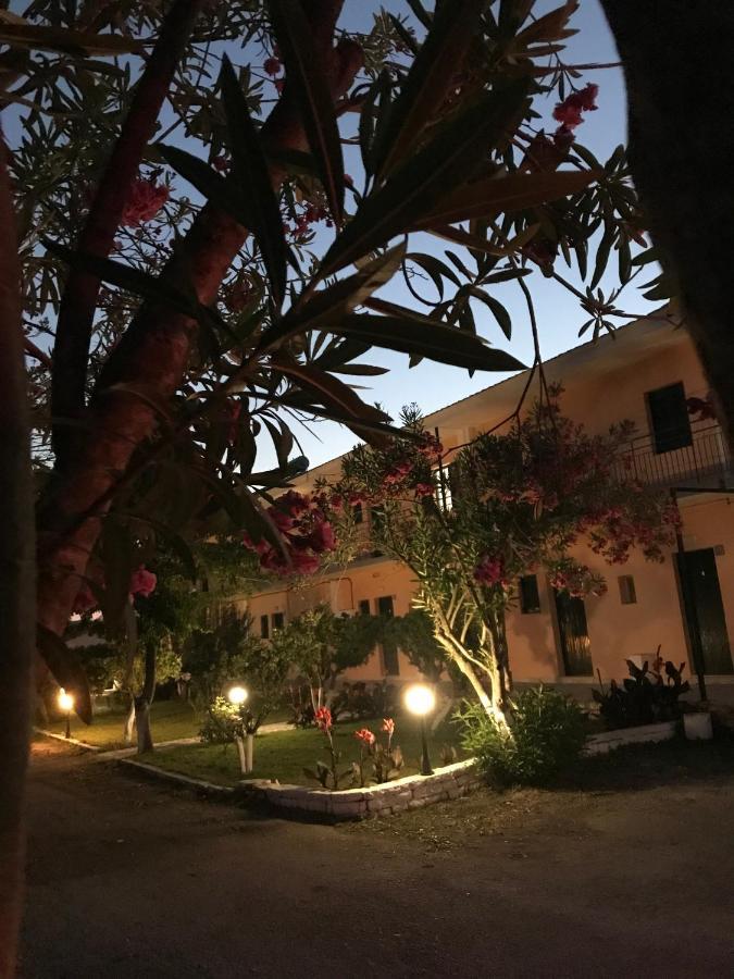 Banos Apartments And Swimming Pool روذا المظهر الخارجي الصورة