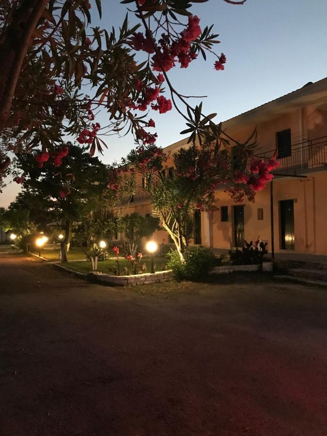 Banos Apartments And Swimming Pool روذا المظهر الخارجي الصورة