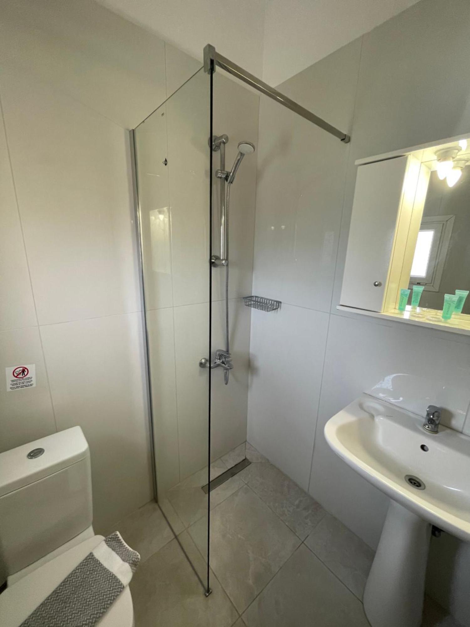 Banos Apartments And Swimming Pool روذا المظهر الخارجي الصورة